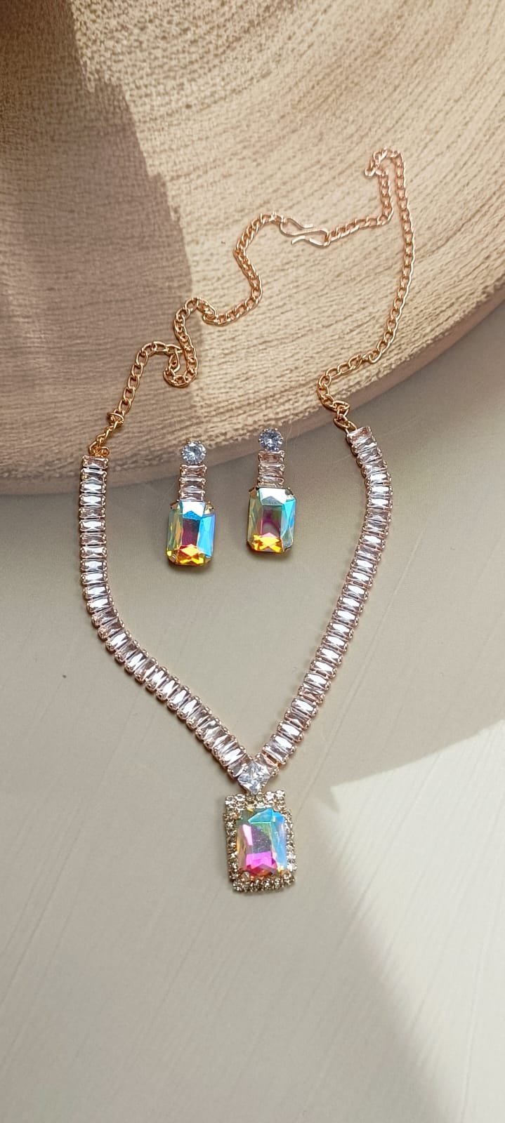 Mystic Cubic Zerconia Crystal Necklace and Earrings Set, Chain with Pendant, Fashion Jewellery