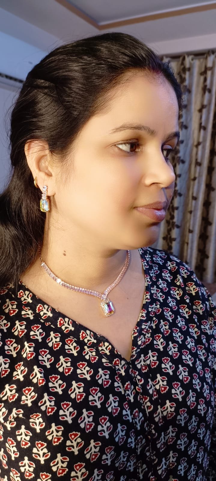 Mystic Cubic Zerconia Crystal Necklace and Earrings Set, Chain with Pendant, Fashion Jewellery