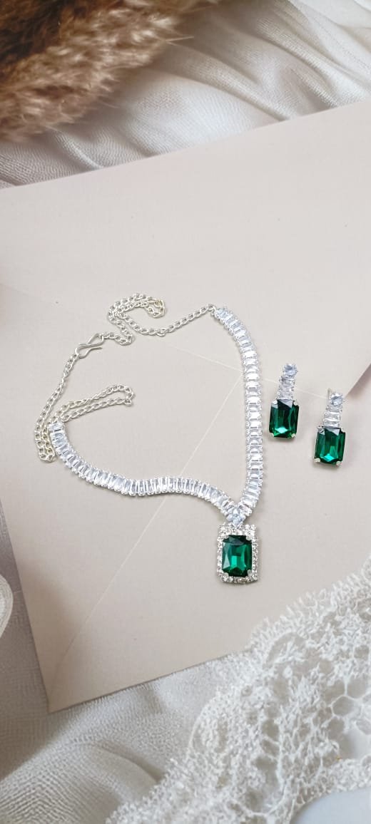 Mystic Cubic Zerconia Crystal Necklace and Earrings Set, Chain with Pendant, Fashion Jewellery